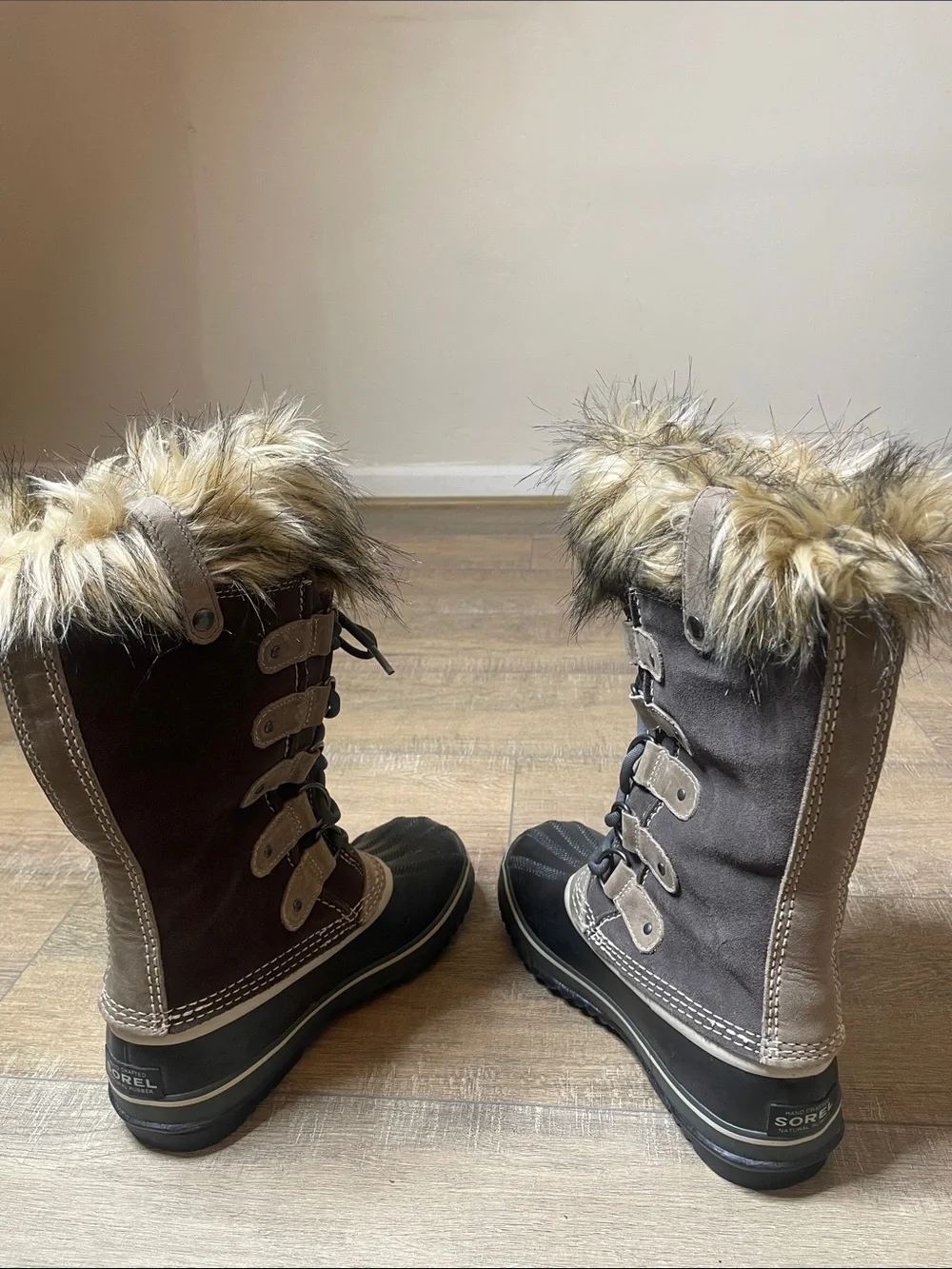 Sorel Joan Women’s Faux Fur Trim Winter Snow Boots in Brown and Black Size 7